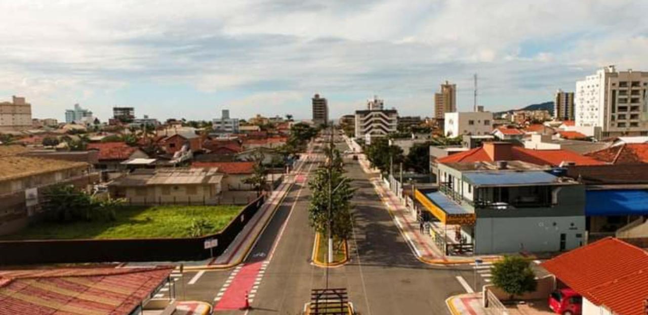 Residencial Hannah - Casa 6 - Sc - Bairro Pereque *