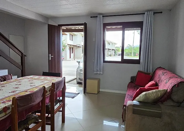 Residencial Hannah - Casa 6 - Porto Belo Sc - Bairro Pereque