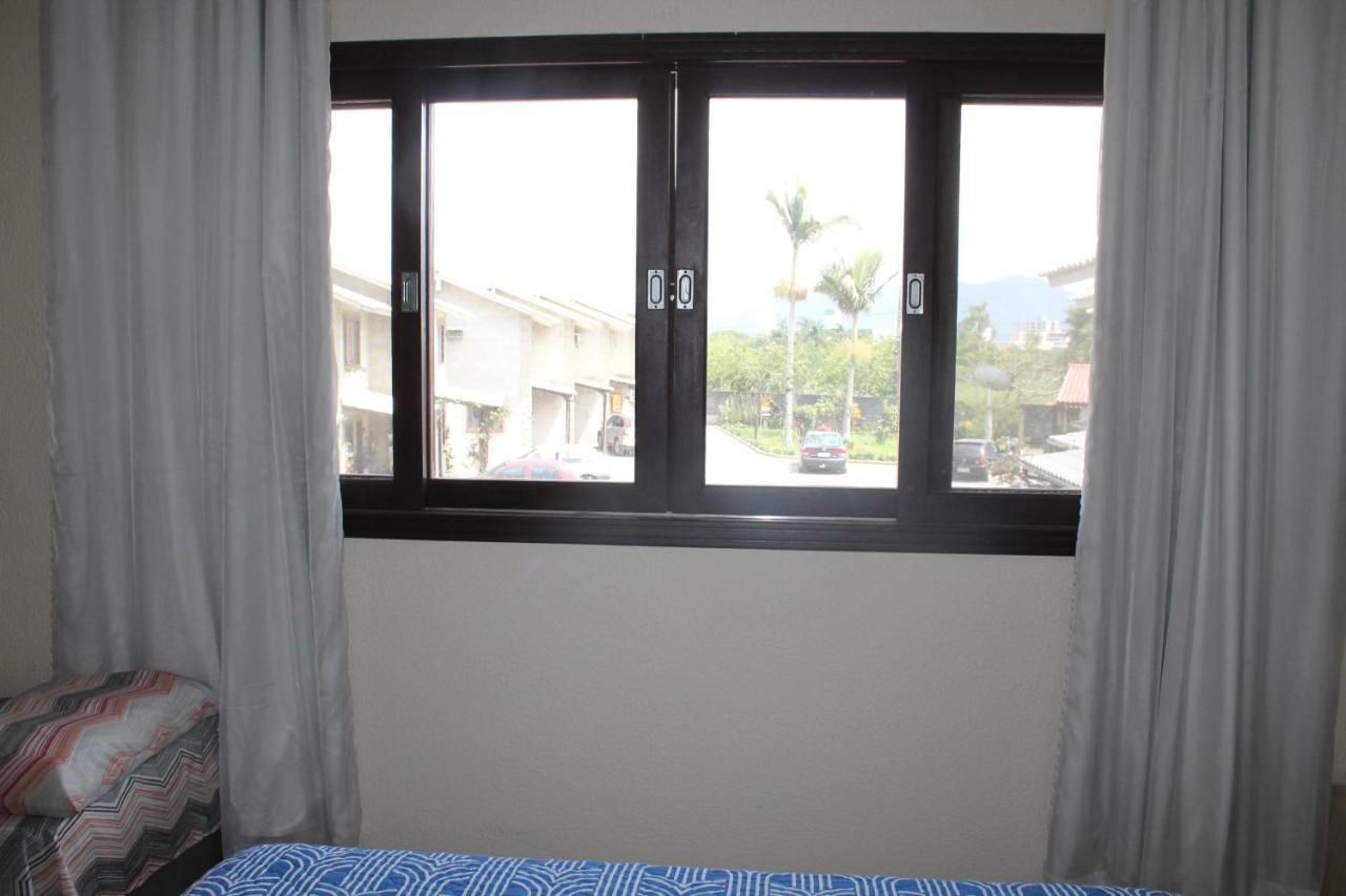 Residencial Hannah - Casa 6 - Sc - Bairro Pereque